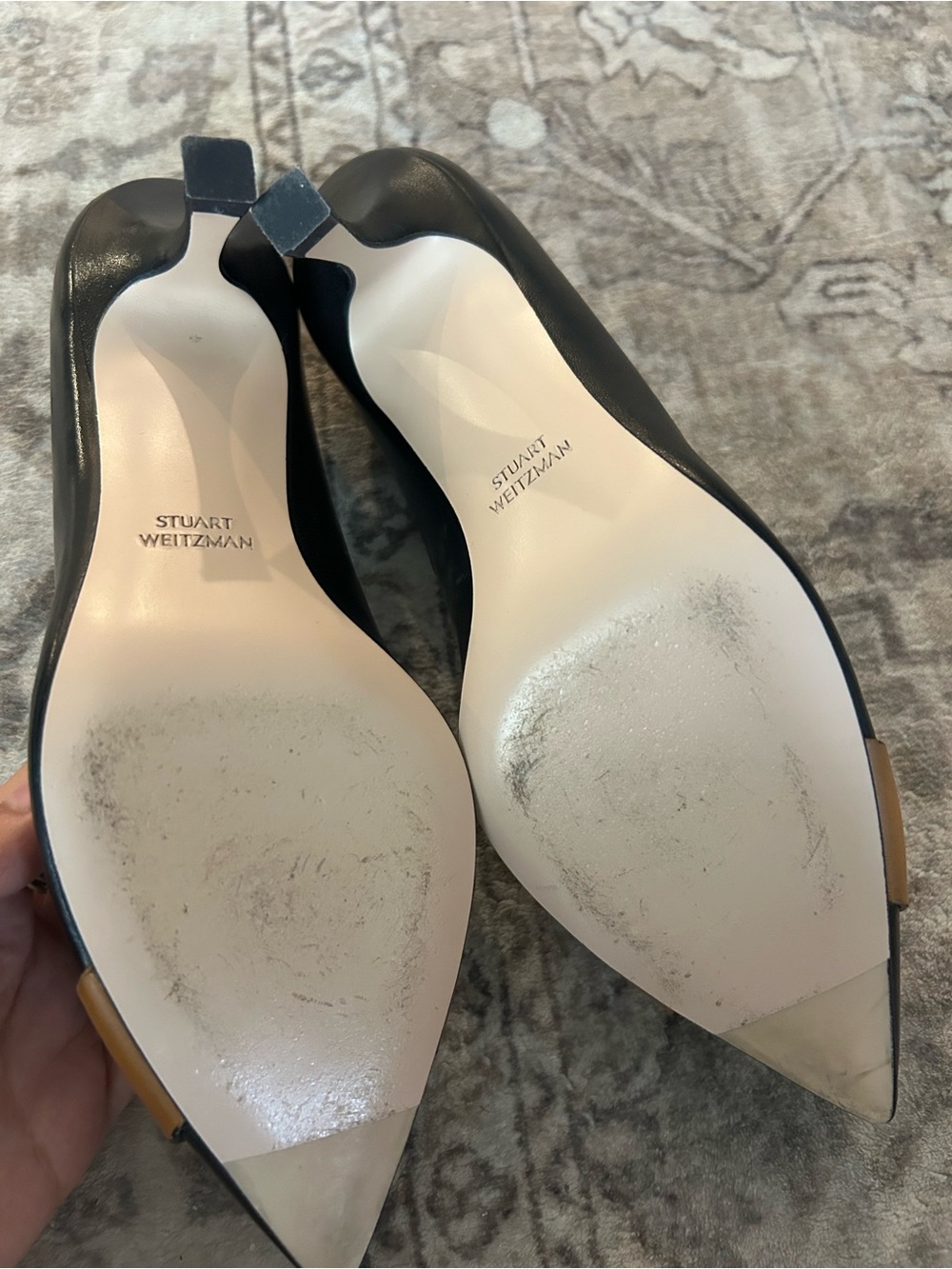 Beautiful Stuart Weitzman Black and Tan Pointed Toe Leather Heels - Retail 450$ - Picture 7 of 11